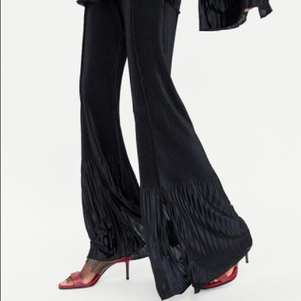 Zara Black Pleated Flowy Flare Palazzo Pants.